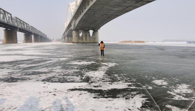史庆龙,桥隧,基层,点位,江水,特大桥,钻出,江堤,冰层,16位