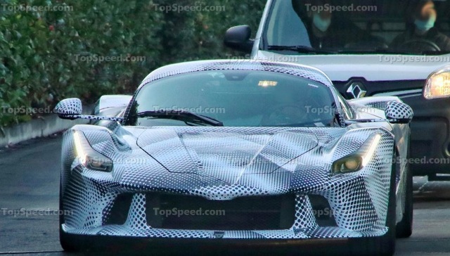 法拉利全新混动超跑明年面世，或命名为“486”｜新车