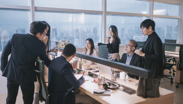 当“办公室零食文化”盛行，职场人吃零食时到底在吃些什么？