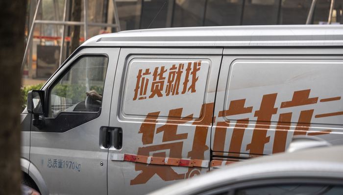 23岁女生用货拉拉搬家中途跳窗身亡，车内无录音录像监控措施