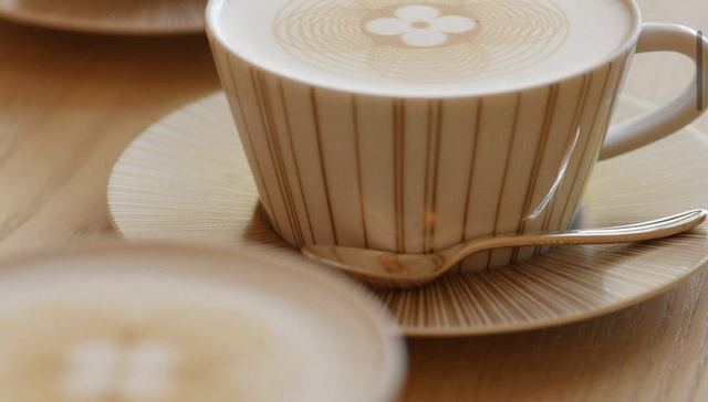 LV在日本连开两家咖啡馆，一杯拿铁卖100元