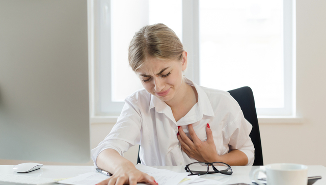 男子入职两小时猝死家属索赔140万，双方已调解