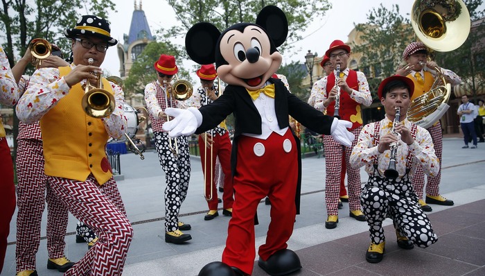 上海迪士尼又有游客闹事，遇到突发事件警察会出现在乐园里吗？