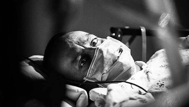 一周影像资讯丨摄影师捕捉“黄色企鹅”；急诊室医生用相机记录新冠“战斗”一线