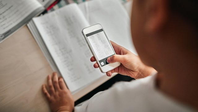 教育部再谈学生手机管理：在家使用手机仍是难题