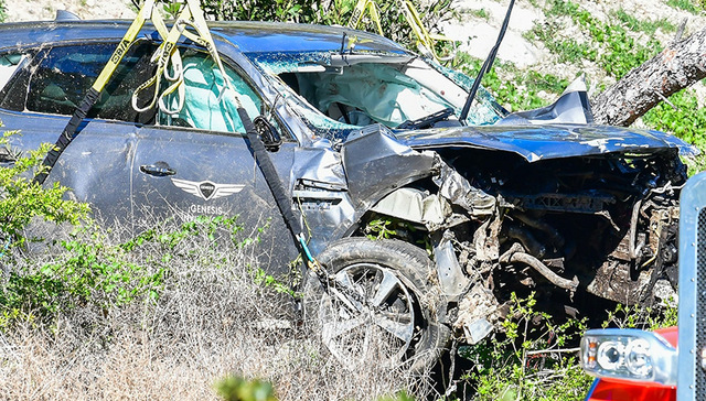 “老虎”伍兹遭遇严重车祸，双腿多处骨折