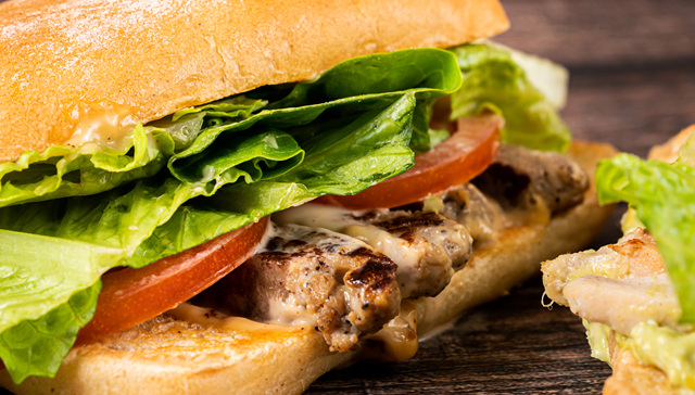 更多人在意摄入的卡路里，麦当劳等纷纷把轻食加入菜单