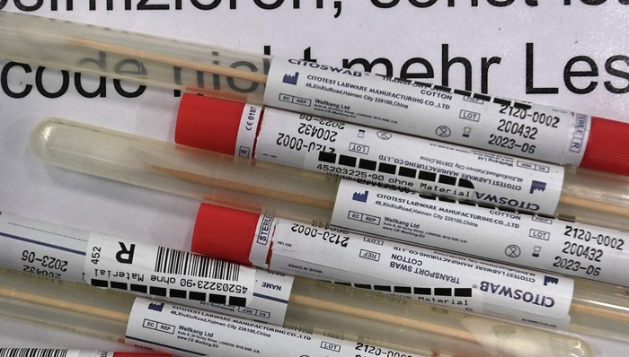 新冠变异毒株使得少部分检测试剂失效，生产企业正改善这一问题