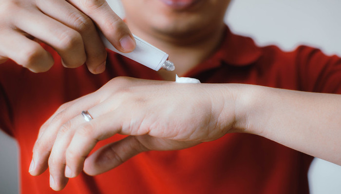 实探“消”字号药膏生产大县江西永丰：本地人不买本地产品 企业还在“关门”生产？