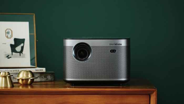 “投影仪第一股”极米科技登陆科创板，上市首日股价大涨超300%