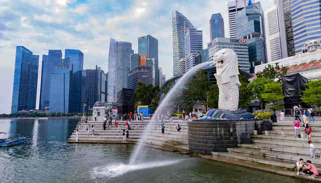 灵活提取公积金、补贴企业返聘：新加坡的延迟退休有哪些经验？