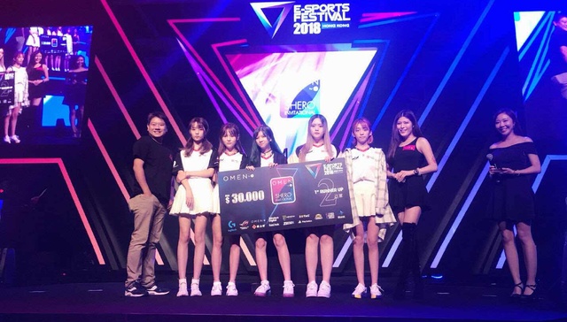 女子电竞职业选手：靠热爱发电，在困境挣扎