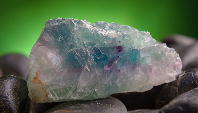 萤石开发上下游联动加强，金石资源入局包钢1.3亿吨伴生矿