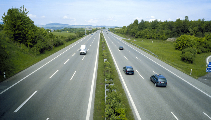 全国政协委员丁佐宏：平日降低高速费代替节假日免费