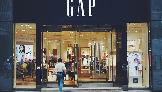 一线员工亲历Gap衰落：门店排班日渐松散，不久后打折清仓关店