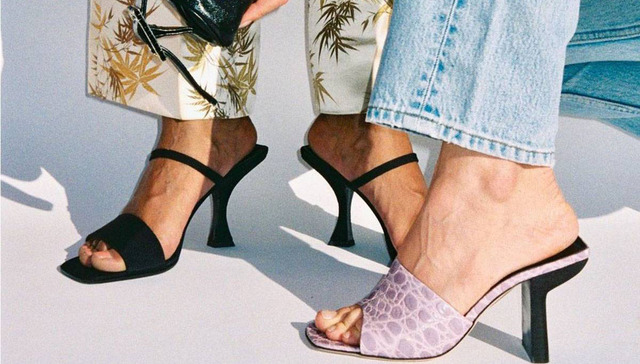 假如这个春夏只能买一双凉鞋，请选择再一次火了的高跟穆勒鞋｜衣帽间