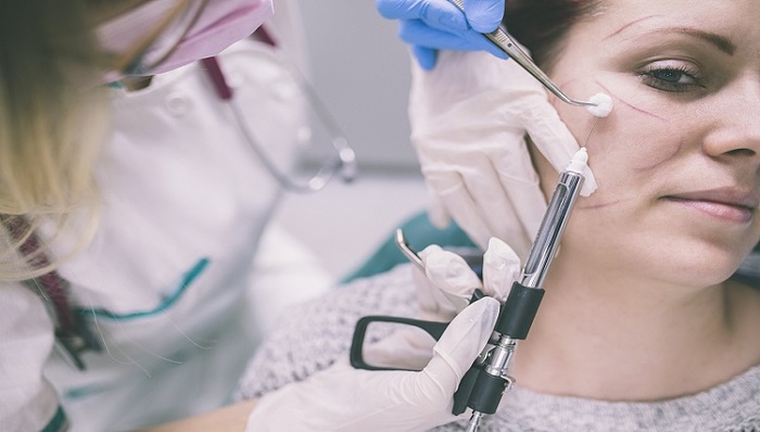 医美消费：“小镇青年”热情高，“00后”男性成主力增长点