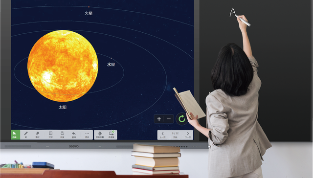 能写能画还能做实验，这块“魔法黑板”正让更多老师扔掉粉笔