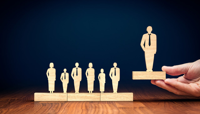 同步换帅：人保财险谢一群退休于泽上任，大地财险陈勇调任中再于利民接棒