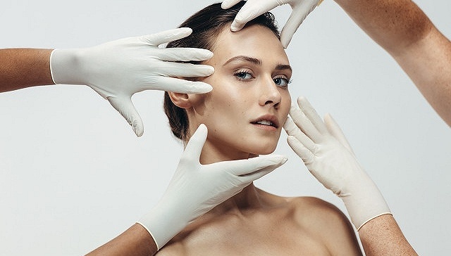 新氧2020年Q4及全年财报：
平均月活跃用户和付费机构双增长，打造技术、品牌、人才核心竞争力