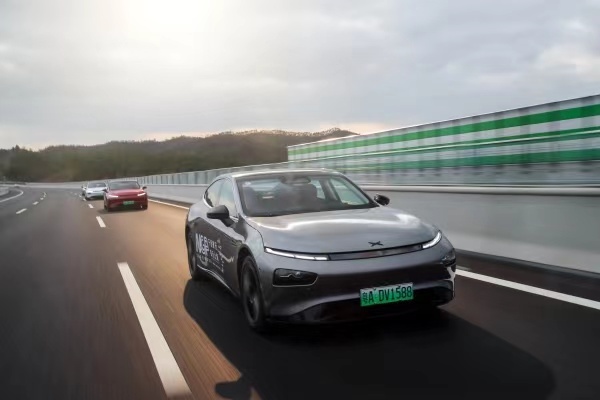 小鹏汽车组织了一场3000公里的试驾，但全程我却很“清闲” | 试驾