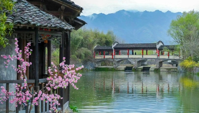 踏春途中，我们会遇到哪些有趣且奇特的房子？