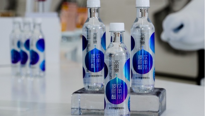 和依云一个价的玻尿酸矿泉水，值不值得买？