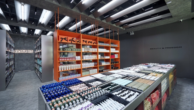 新锐美妆店,WOW,COLOUR,THE,COLORIST调色师,HAYDON黑洞,HARMAY话梅