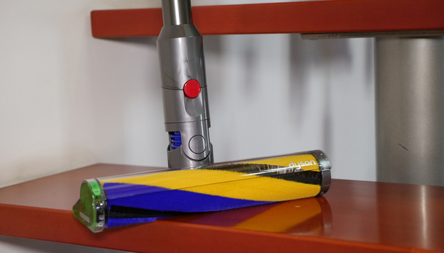 戴森 V12 Detect Slim轻量无绳吸尘器体验：可用激光探测灰尘