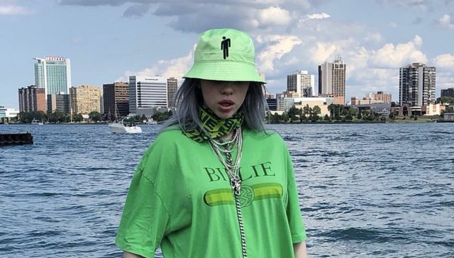 欧美明星都想把个人品牌卖到中国来，Billie Eilish是最新一个
