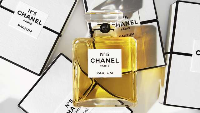 揭秘史上最牛爆款：香奈儿N°5香水如何畅销100年