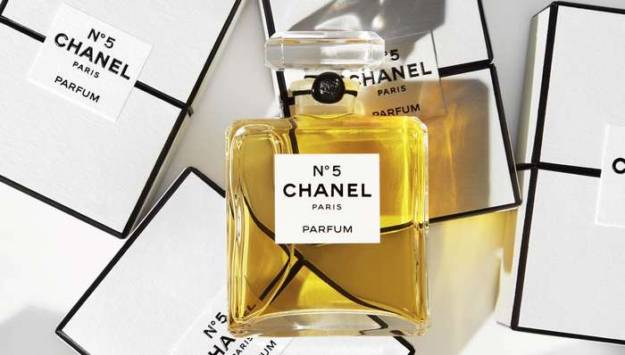 揭秘史上最牛爆款：香奈儿N°5香水如何畅销100年