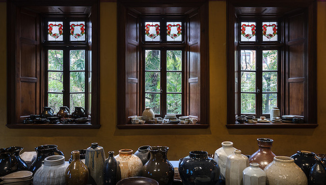 Katharine Pooley母亲节花瓶炫耀来自孩子的爱，Prada荣宅举办陶瓷个展“多宝阁” | 一周享乐指南