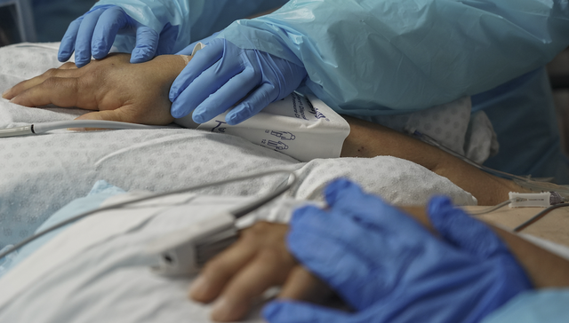 重症监护室里可能没有奇迹，但依然有快乐的瞬间 | 国际医生节