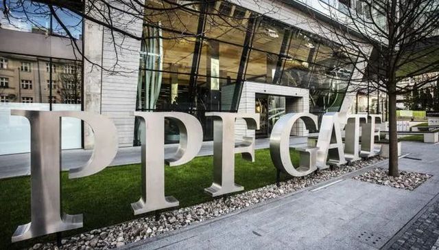 捷克首富彼得·凯尔纳在美坠机身亡，旗下捷信集团去年巨亏45亿元人民币