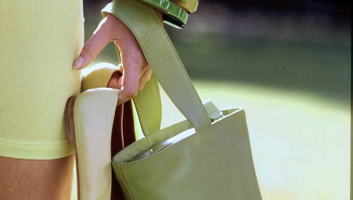 想要拥抱春天？必须来一件这个颜色的单品 | 衣帽间