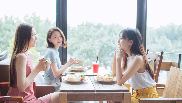 便利蜂下午茶报告：近九成白领吃下午茶，平均花费是午餐四倍