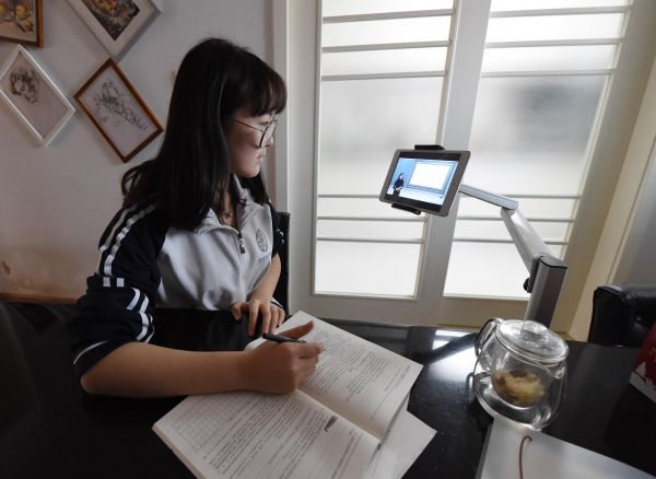 【武汉解封一周年】8个词，记录“不服周”的湖北人