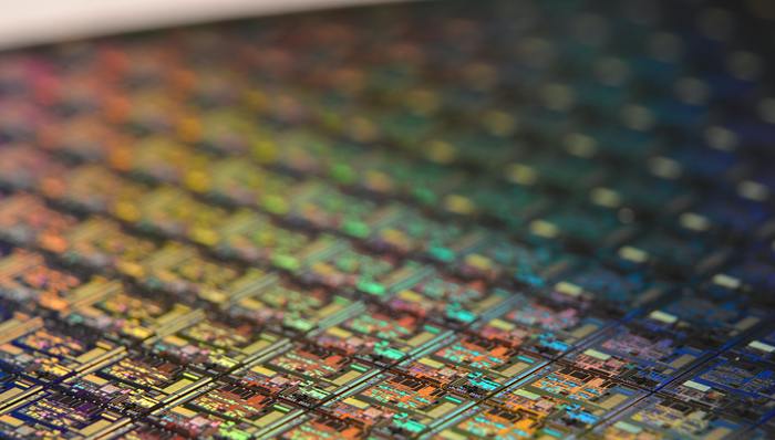 龙芯中科发布自主CPU指令系统架构，下一步生态建设要怎么走？