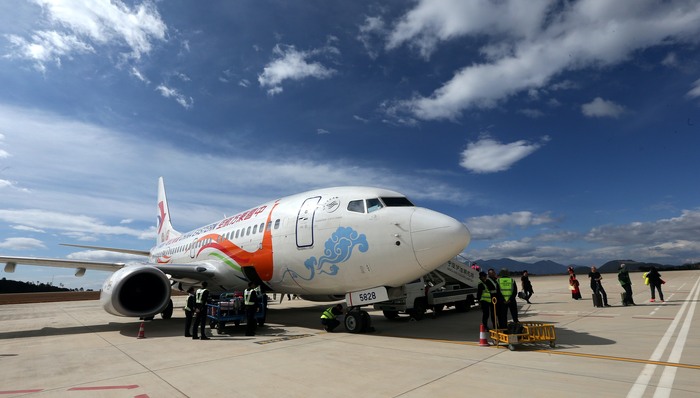 航空公司一季度同比减亏45.8亿元，五一假期机票预订“量价齐升”