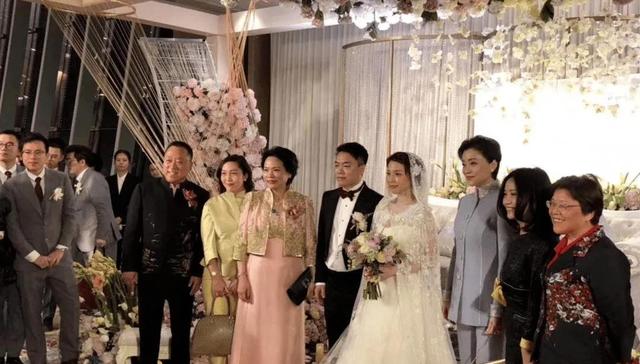 “浙江女首富”800亿帝国一夜倒塌，40年打拼转眼成一地鸡毛