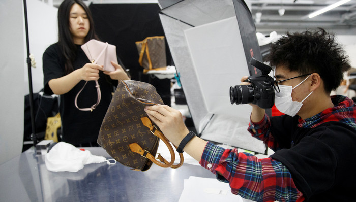 单靠直播卖出3000个LV中古包，这些二手奢侈品平台哪来的能耐？