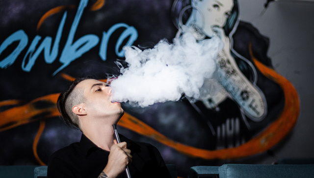 电子烟,资本市场,政府监管,思摩尔,业绩,股价