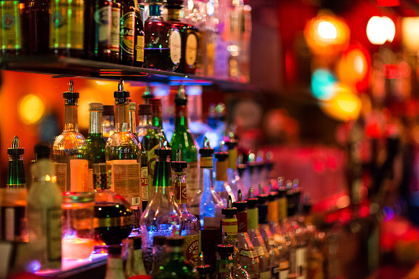 【特写】把小酒馆做到上市，海伦司除了流量还有什么？