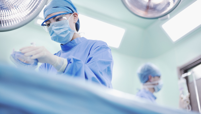 超过半数医师月收入低于7500，认为当前医患关系紧张