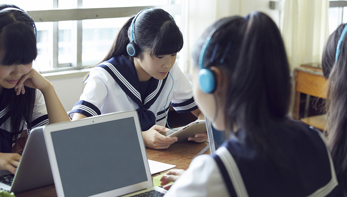 【独家】安徽一民办中学要求学生花5800元买平板登上热搜，背后供货的是这家公司