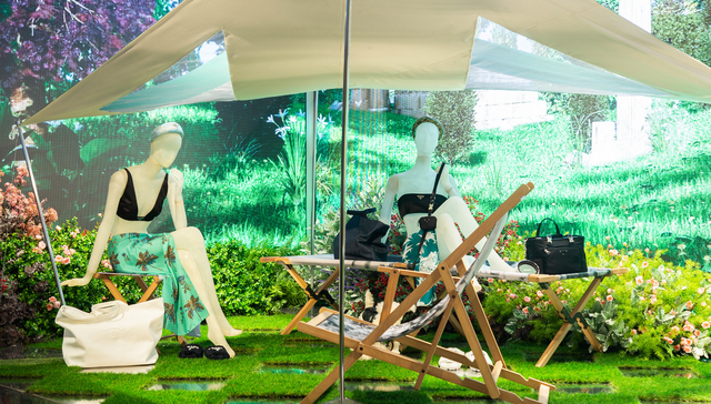 CHANEL春夏新品渔夫帽清新活泼，Prada Outdoor限时店将度假风光带入都市丨是日美好事物