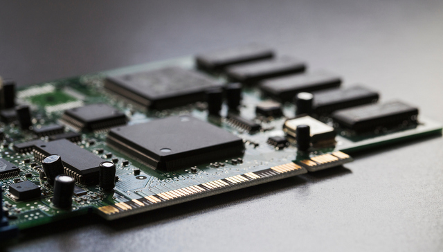 硬盘涨价真相：代理压货，卖家按小时涨价，囤货1天赚300万