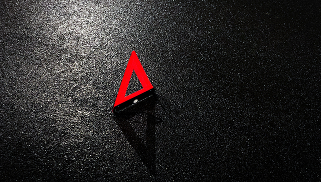 金融产品暴雷明星代言人是否担责？银保监会风险警示明星代言五大模式