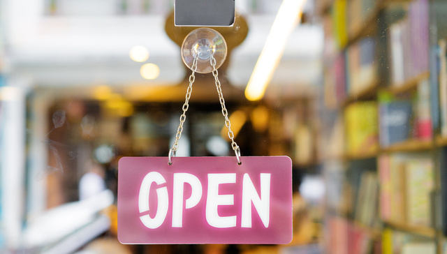 “开书店又不赚钱，为什么要开呢？”| 世界读书日